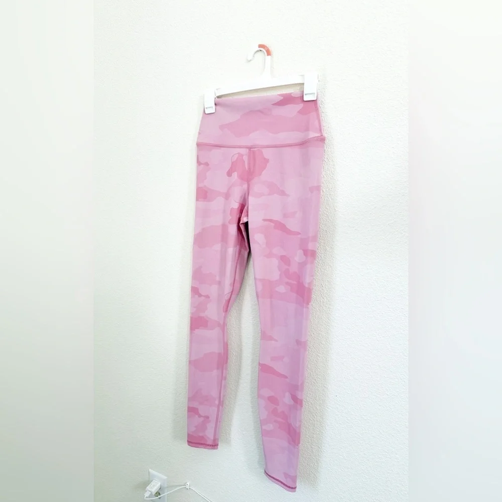Alo Yoga High Waist Vapor Legging in Ballet Milk Pink Camouflage Women’s Size M